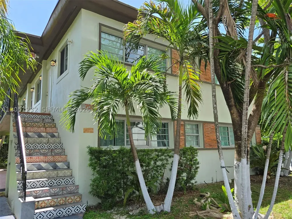 7025 Rue Granville Miami Beach FL 33141