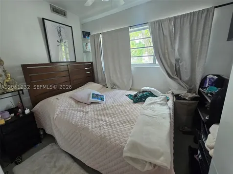 7025 Rue Granville Miami Beach FL 33141