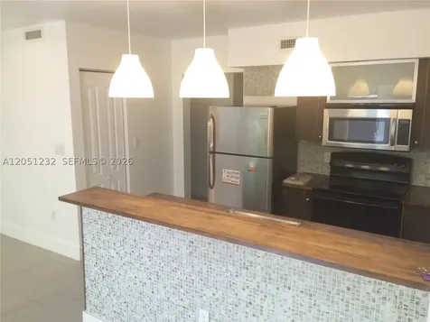 7025 Rue Granville Miami Beach FL 33141