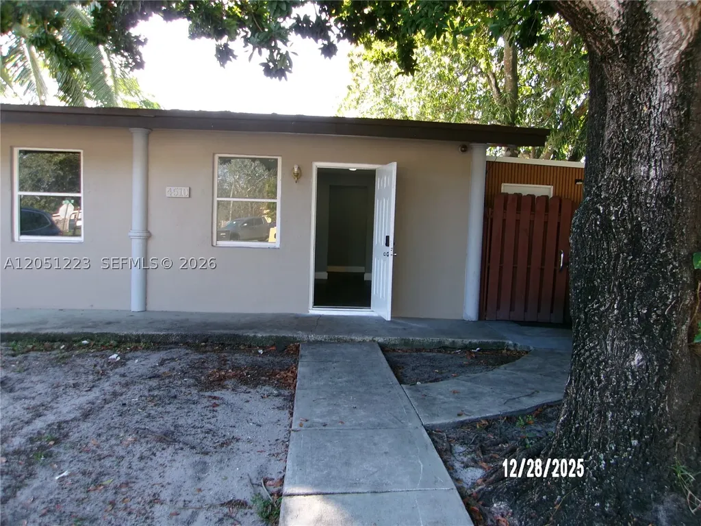 4510 SW 38th Street West Park FL 33023