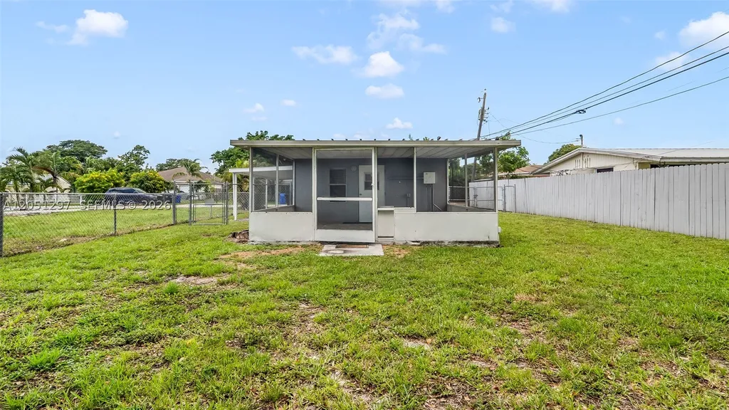 523 N 60th Way Hollywood FL 33024