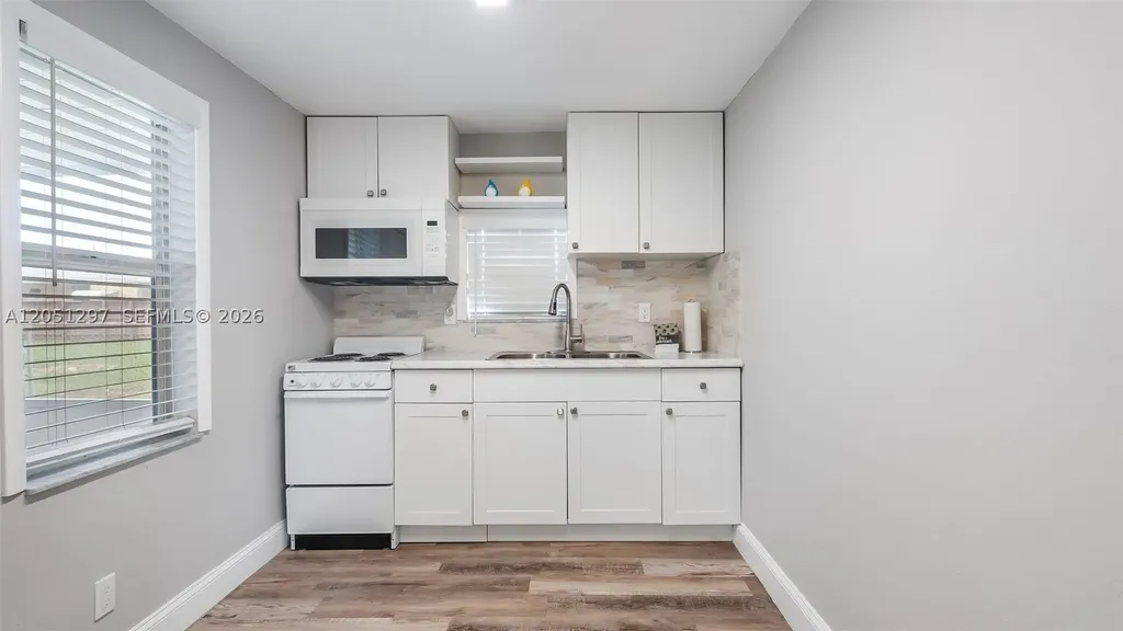 523 N 60th Way Hollywood FL 33024