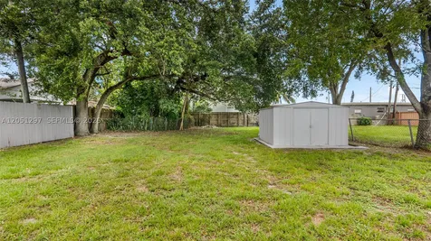 523 N 60th Way Hollywood FL 33024