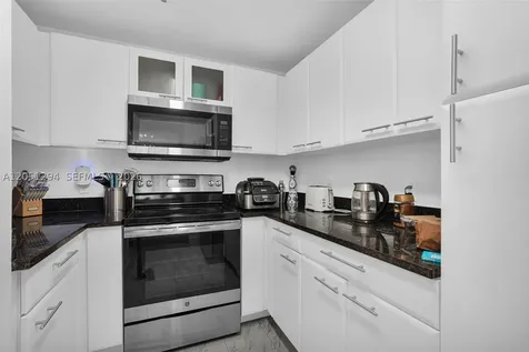 185 SE 14th Terrace Miami FL 33131