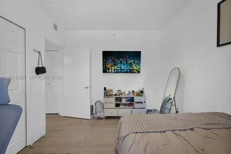 185 SE 14th Terrace Miami FL 33131