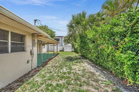 411 Wilma Circle Riviera Beach FL 33404