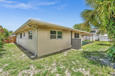 411 Wilma Circle Riviera Beach FL 33404