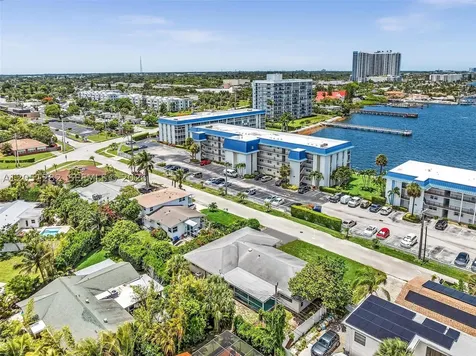 411 Wilma Circle Riviera Beach FL 33404