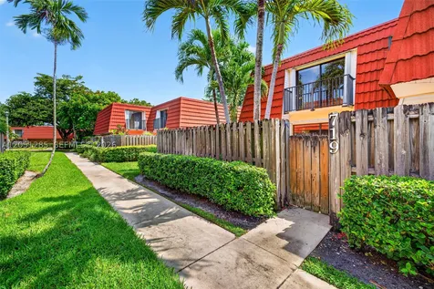719 NW 98th Circle Plantation FL 33324