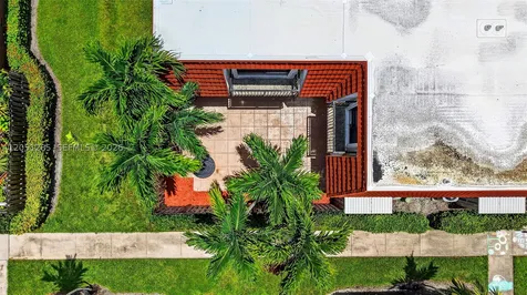719 NW 98th Circle Plantation FL 33324
