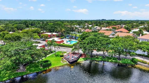 719 NW 98th Circle Plantation FL 33324