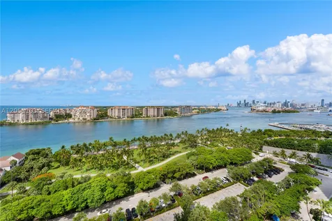 400 S Pointe Drive Miami Beach FL 33139