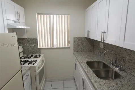 1655 W 44th Place Hialeah FL 33012