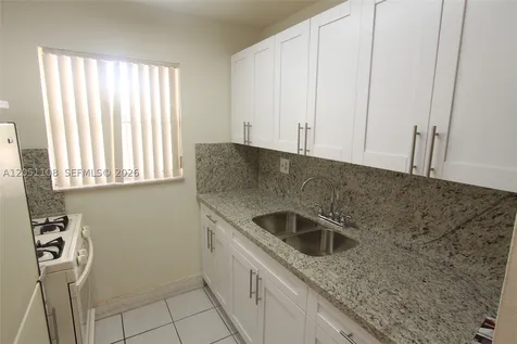 1655 W 44th Place Hialeah FL 33012