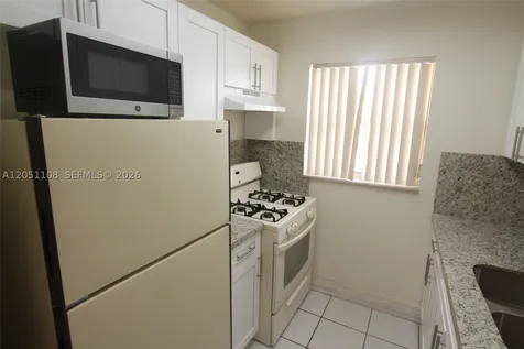 1655 W 44th Place Hialeah FL 33012