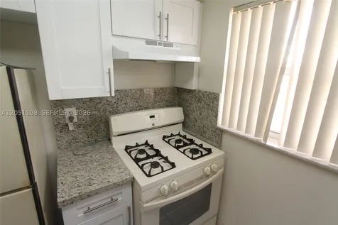 1655 W 44th Place Hialeah FL 33012