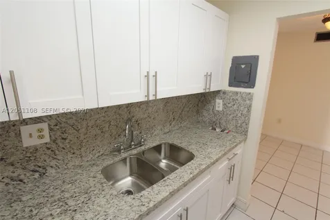 1655 W 44th Place Hialeah FL 33012