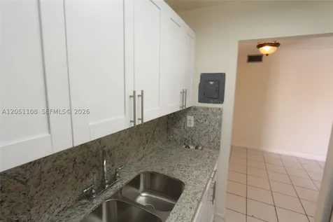 1655 W 44th Place Hialeah FL 33012