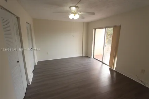 1655 W 44th Place Hialeah FL 33012