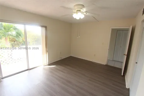 1655 W 44th Place Hialeah FL 33012