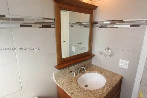 1655 W 44th Place Hialeah FL 33012