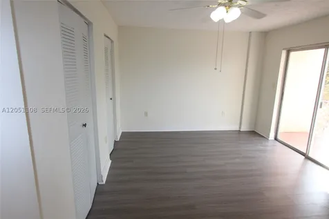 1655 W 44th Place Hialeah FL 33012