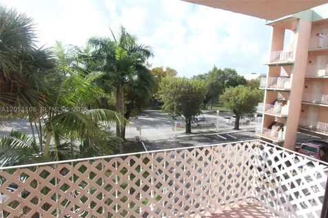 1655 W 44th Place Hialeah FL 33012