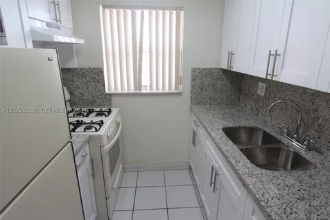 1655 W 44th Place Hialeah FL 33012