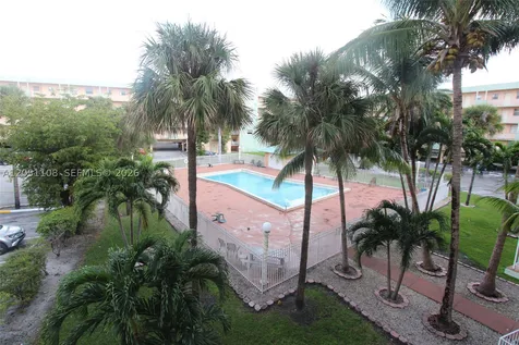 1655 W 44th Place Hialeah FL 33012