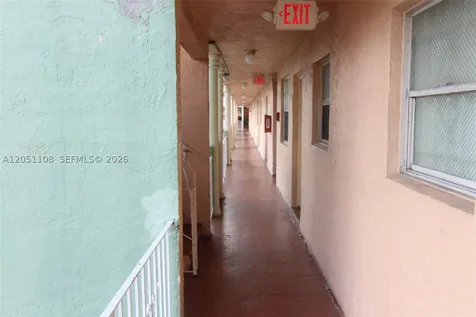 1655 W 44th Place Hialeah FL 33012