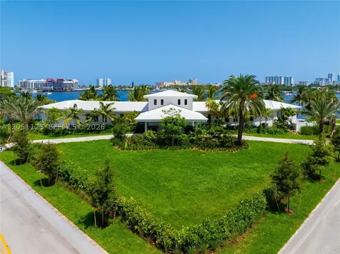 900 N Northlake Drive Hollywood FL 33019