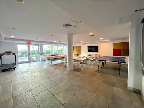 1045 10th Street Miami Beach FL 33139