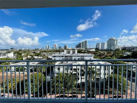 1045 10th Street Miami Beach FL 33139