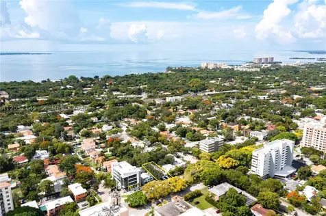 2825 SW 3rd Avenue Miami FL 33129