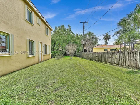 912 NW 204th Street Miami Gardens FL 33169