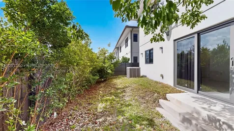 205 NW 12th Court Florida City FL 33034