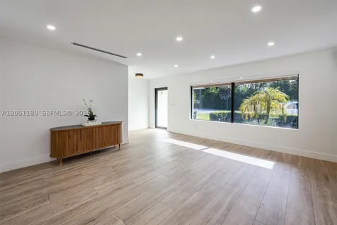 10555 NE 2nd Avenue Miami Shores FL 33138