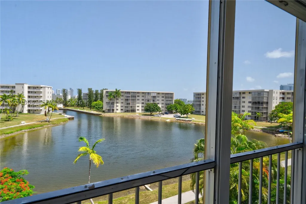 2851 Leonard Drive Aventura FL 33160