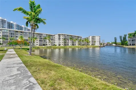 2851 Leonard Drive Aventura FL 33160