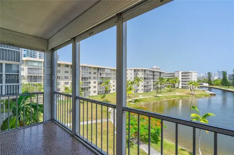2851 Leonard Drive Aventura FL 33160