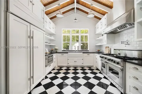 6845 SW 98th Street Pinecrest FL 33156