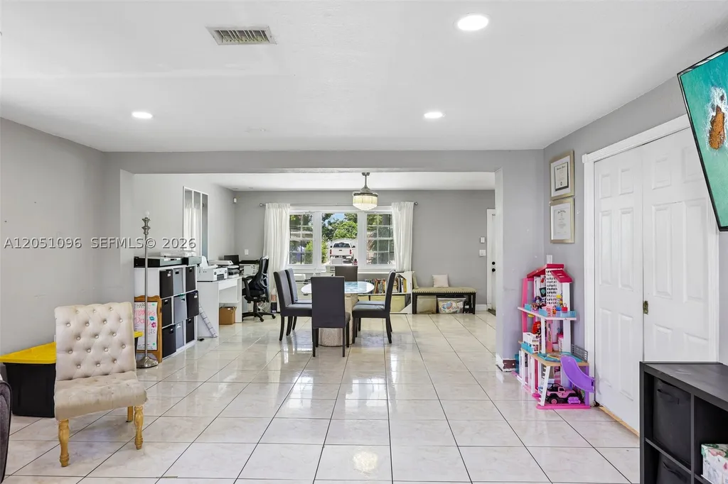 250 N 66th Avenue Hollywood FL 33024