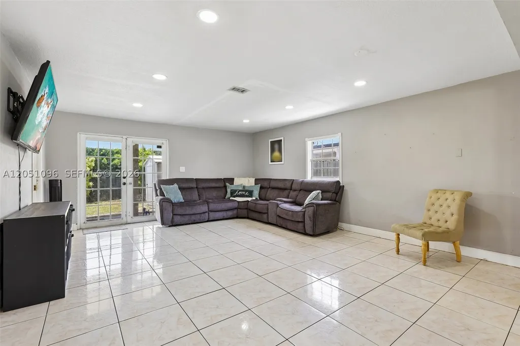 250 N 66th Avenue Hollywood FL 33024