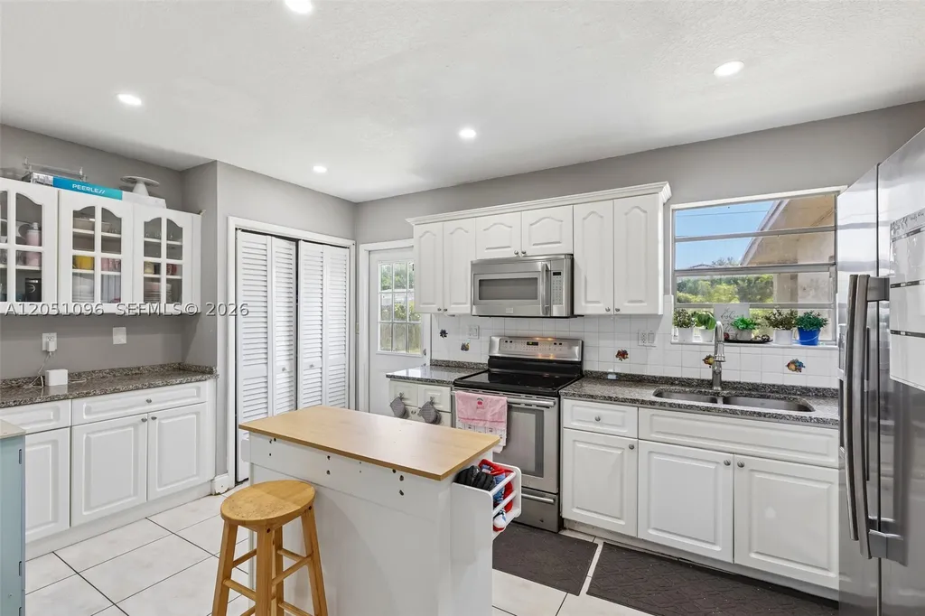 250 N 66th Avenue Hollywood FL 33024