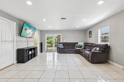 250 N 66th Avenue Hollywood FL 33024