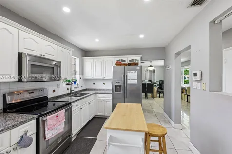 250 N 66th Avenue Hollywood FL 33024