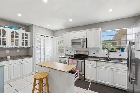 250 N 66th Avenue Hollywood FL 33024