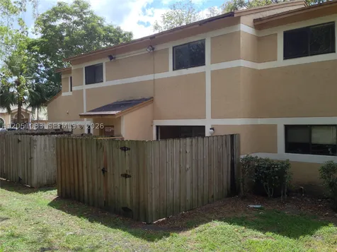 9441 N Palm Circle N Pembroke Pines FL 33025