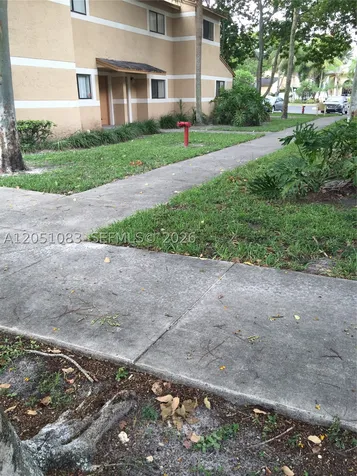 9441 N Palm Circle N Pembroke Pines FL 33025