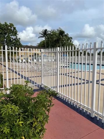9441 N Palm Circle N Pembroke Pines FL 33025